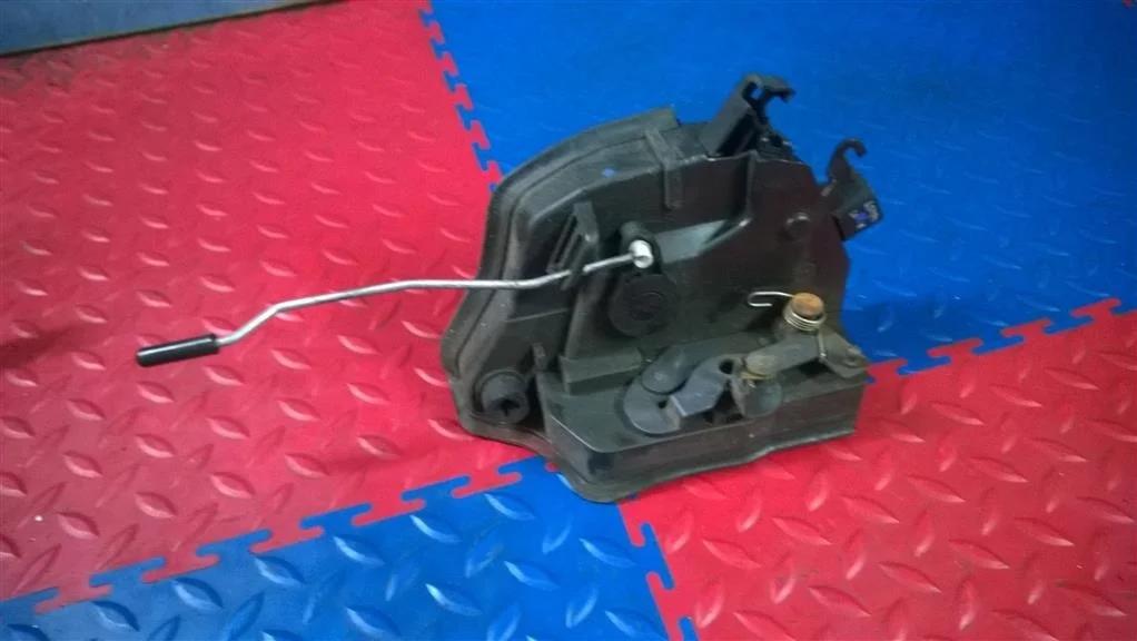 замок двери BMW X5 E53  M54B30 231 лс 3.0i