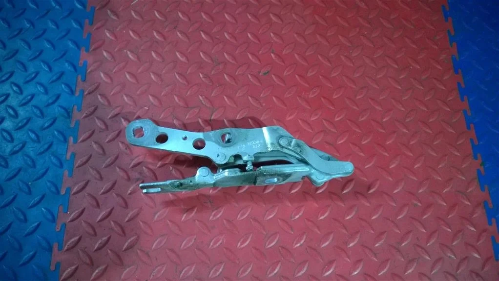 петля капота BMW X3 E83  N47D20A 177лс 2.0D