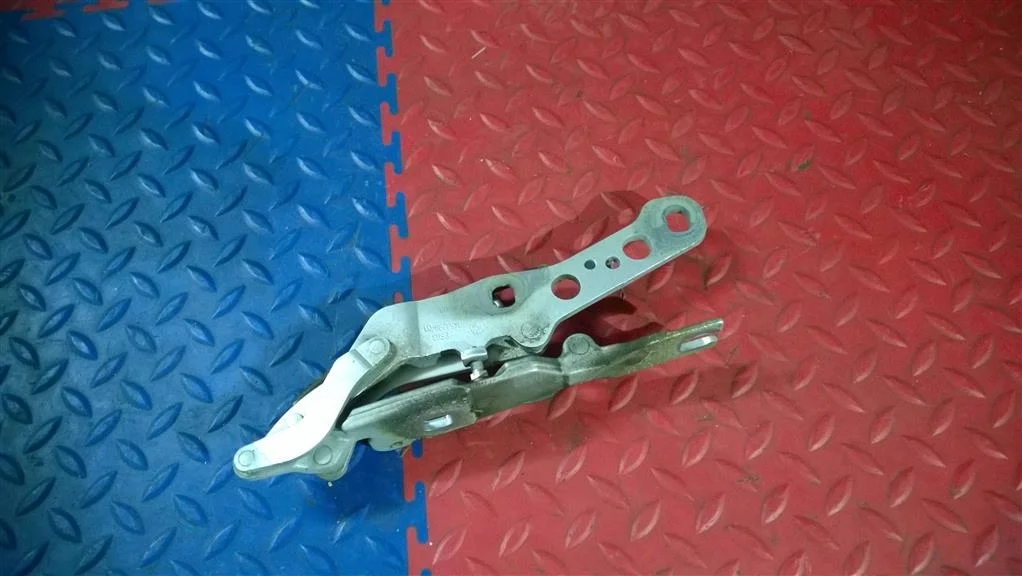 петля капота BMW X3 E83  N47D20A 177лс 2.0D