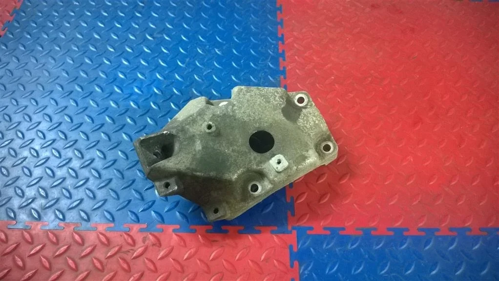 кронштейн двигателя BMW X3 E83  N47D20A 177лс 2.0D