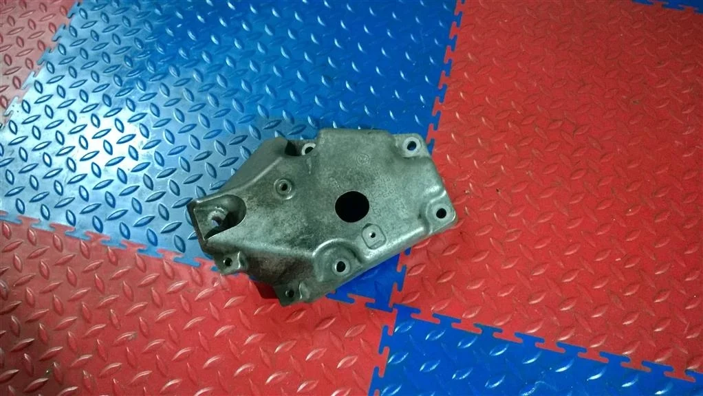 кронштейн двигателя BMW X3 E83  N47D20A 177лс 2.0D