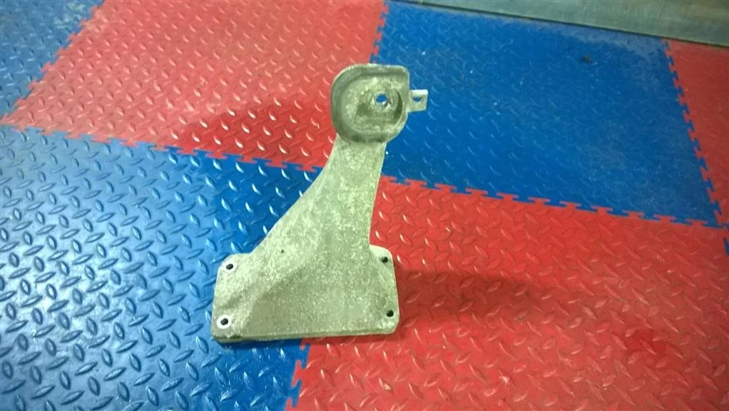 кронштейн двигателя BMW X5 E53  M54B30 231 лс 3.0i