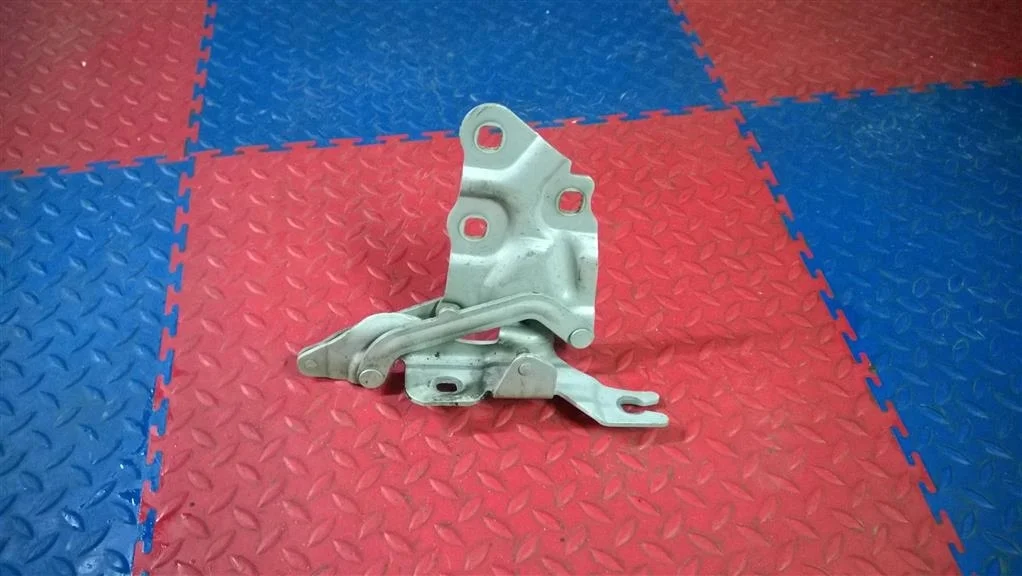 петля капота BMW X3 F25  N55B30A 306 лс 3.0i