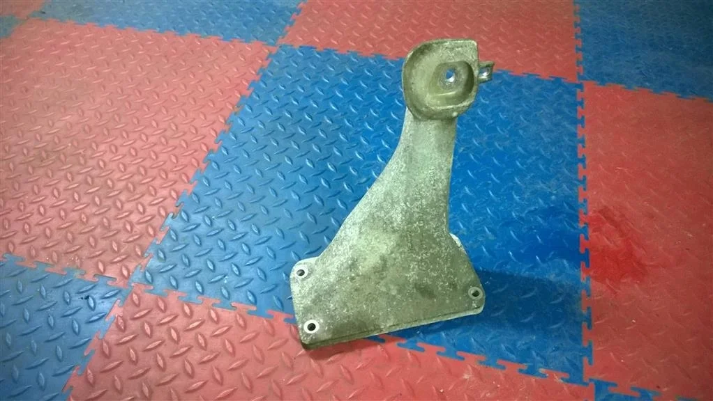 кронштейн двигателя BMW X5 E53  M54B30 231 лс 3.0i