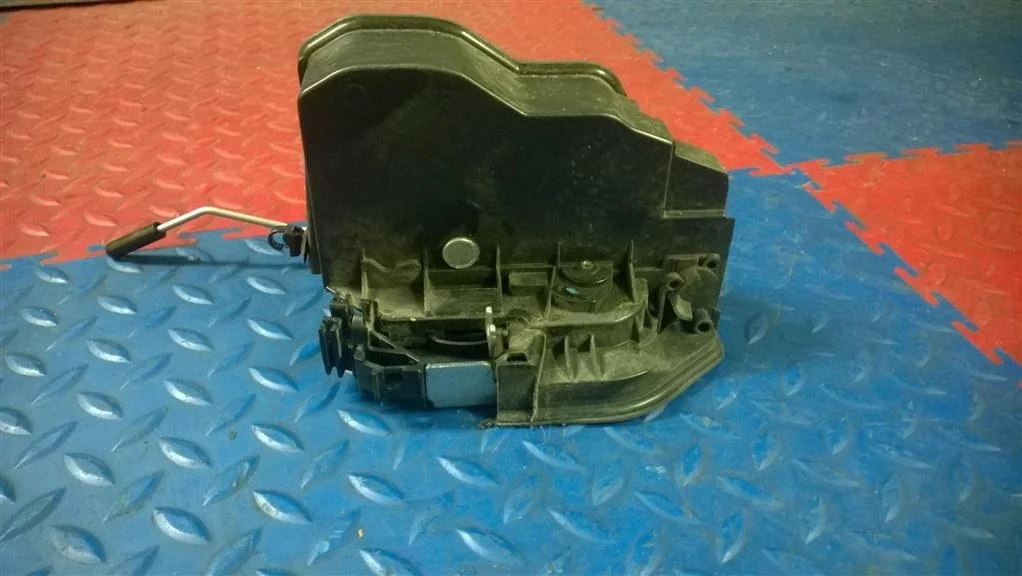 замок двери  ( руль) BMW 5-серия F10/F11  N47D20C 184 лс 520d