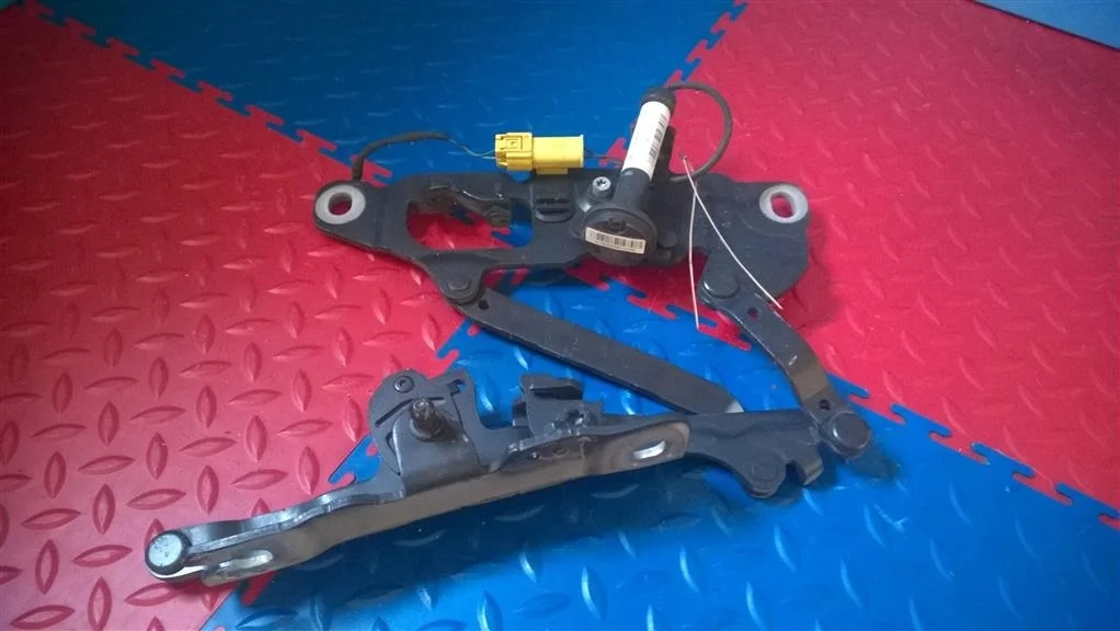 петля капота BMW 5-серия F10/F11  N47D20C 184 лс 520d