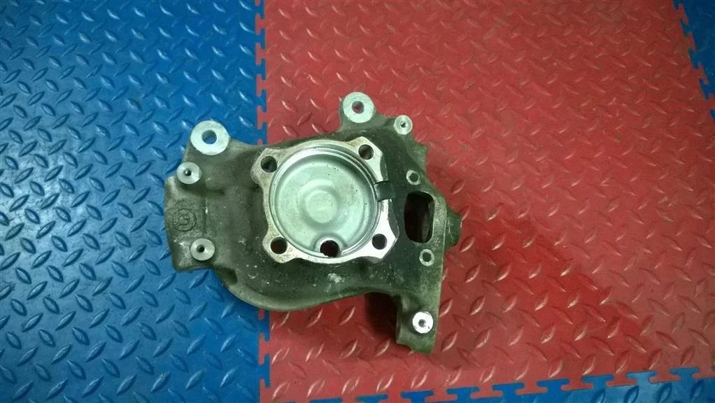 кулак поворотный BMW 5-серия E60/E61  N53B30A 218 kc 525i