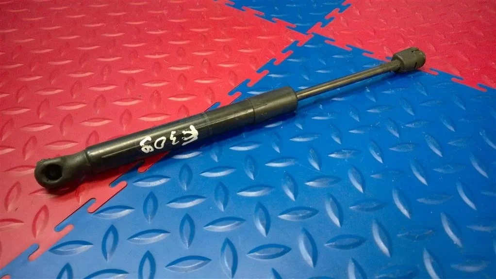 амортизатор капота BMW X3 F25  N47D20C 184 лс 2.0D