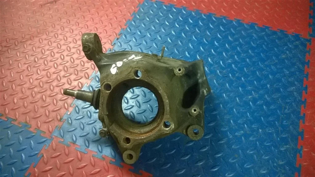 кулак поворотный BMW X3 F25  N47D20C 184 лс 2.0D