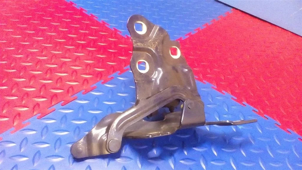 петля капота BMW X3 F25  N20B20A 245 лс 2.0i