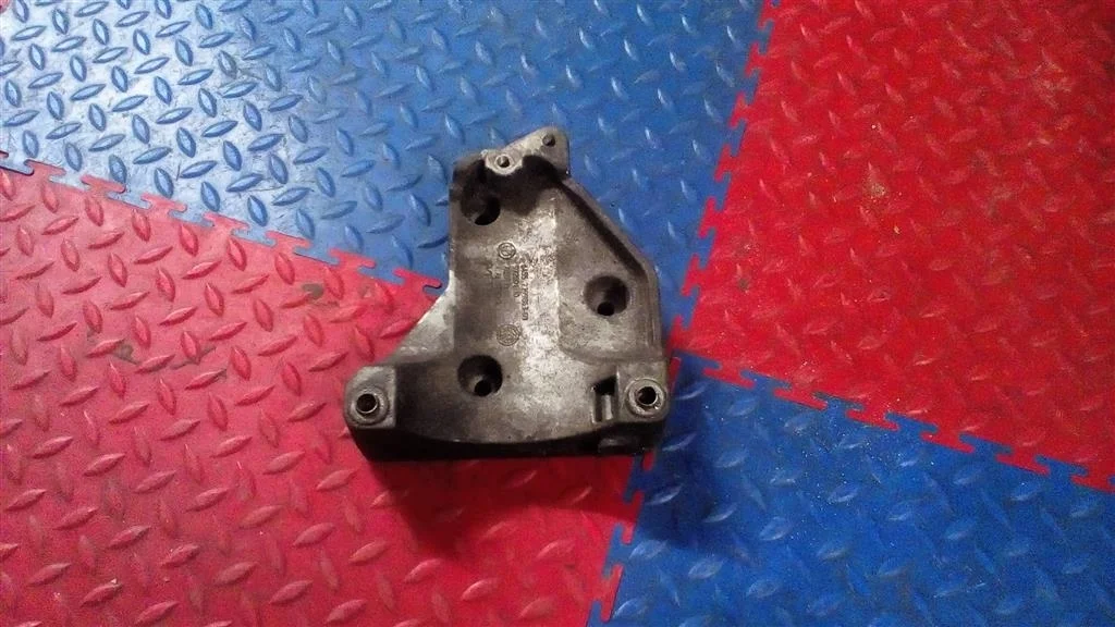 кронштейн кондиционера BMW X5 E70  M57N2 306d3 235 лс