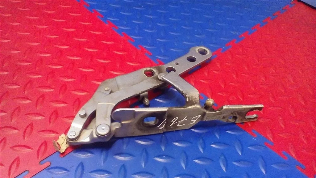 петля капота BMW X3 E83  M54B30 231лс 3.0i