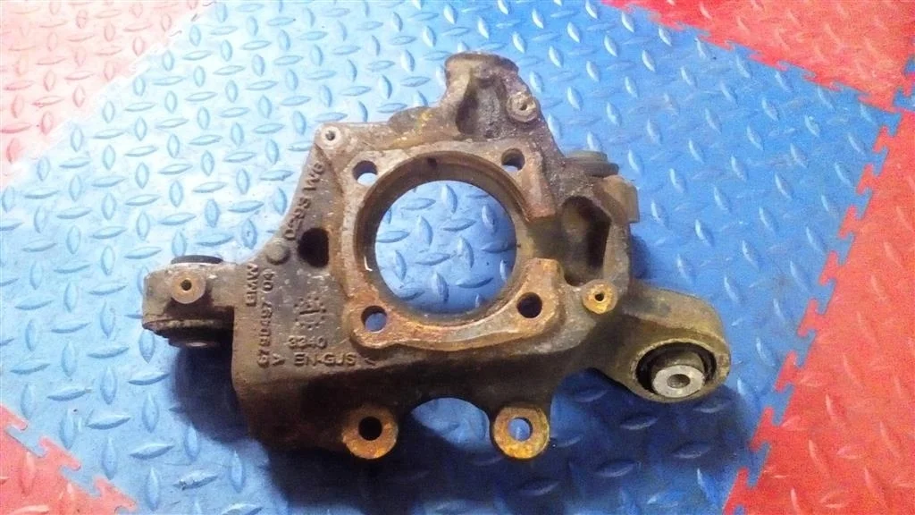 кулак поворотный BMW X3 F25  N20B20A 245 лс 2.0i