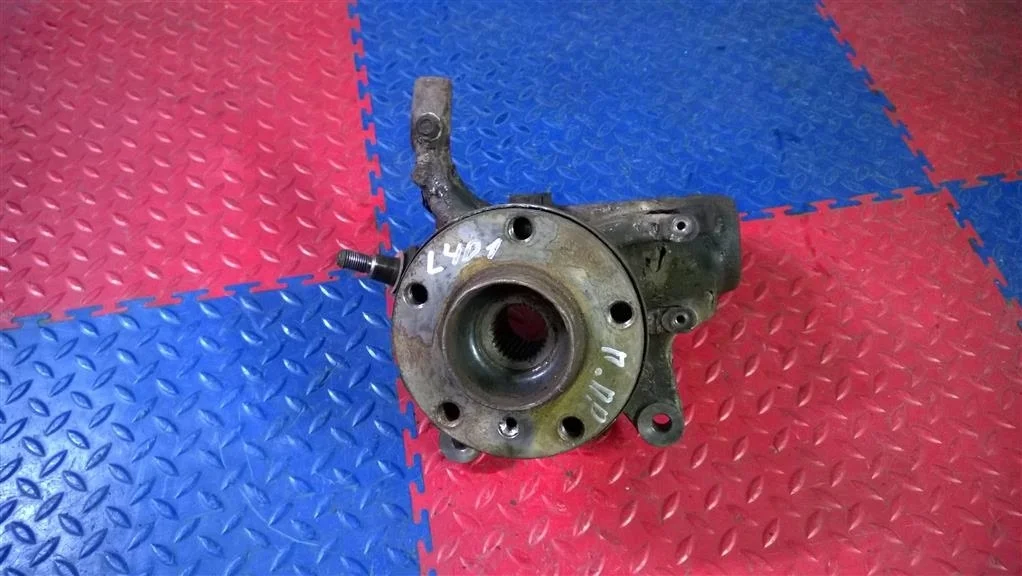 кулак поворотный BMW X3 E83  M54B30 231 лс 3.0i