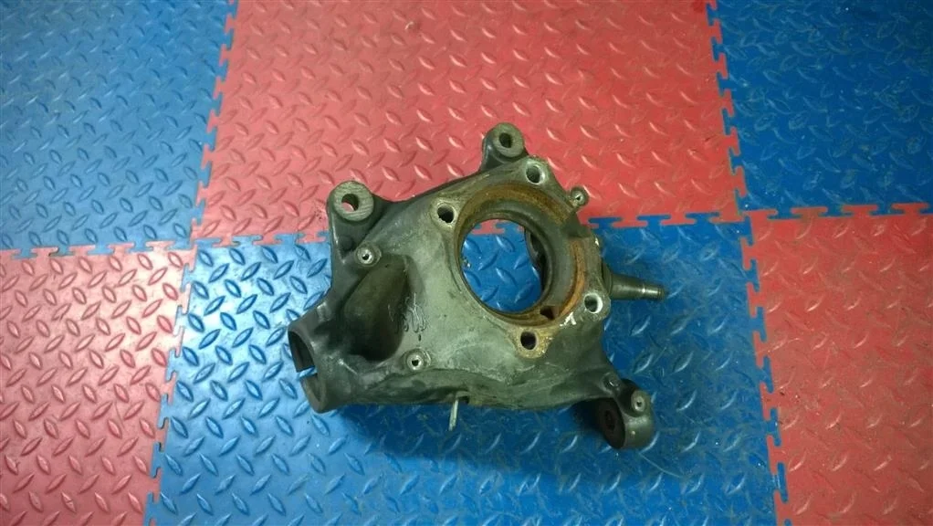 кулак поворотный BMW X3 F25  N55B30A 306 лс 3.0i