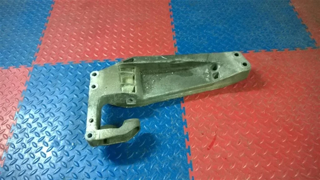 кронштейн кпп BMW X3 F25  N55B30A 306 лс 3.0i