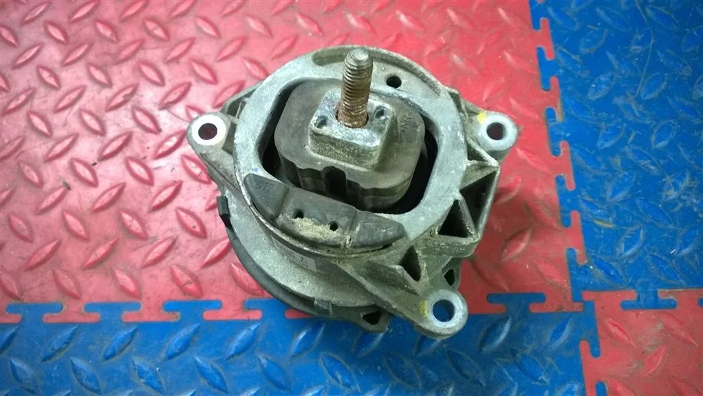 опора двигателя BMW X3 F25  N55B30A 306 лс 3.0i