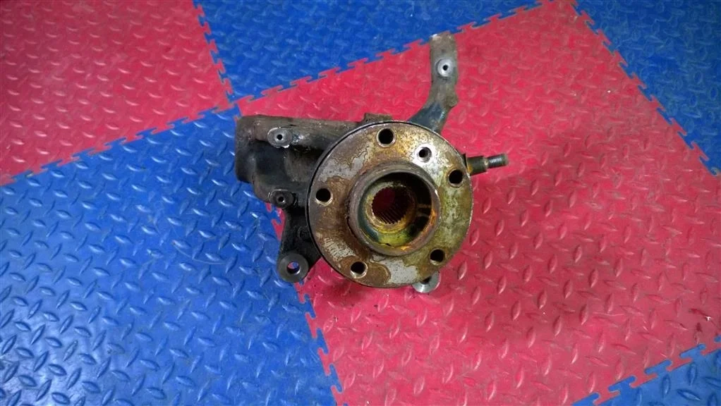 кулак поворотный BMW X3 E83  M54B30 231ЛС 3.0I