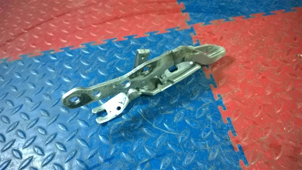 петля капота BMW X3 E83  M54B30 231ЛС 3.0I