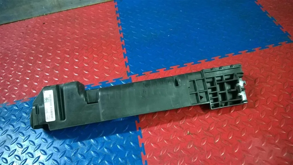 кронштейн радиатора BMW X3 F25  N52B30A 272 лс 3.0i