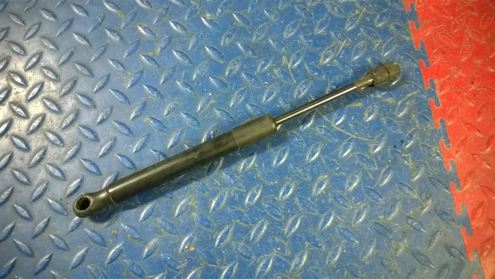 амортизатор капота BMW X3 F25  N52B30A 272 лс 3.0i