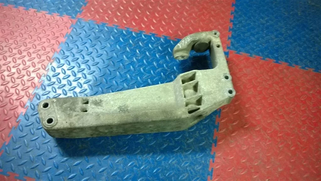 кронштейн кпп BMW X3 F25  N52B30A 272 лс 3.0i