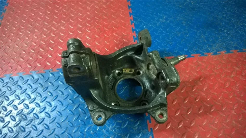 кулак поворотный BMW X3 F25  N52B30A 272 лс 3.0i