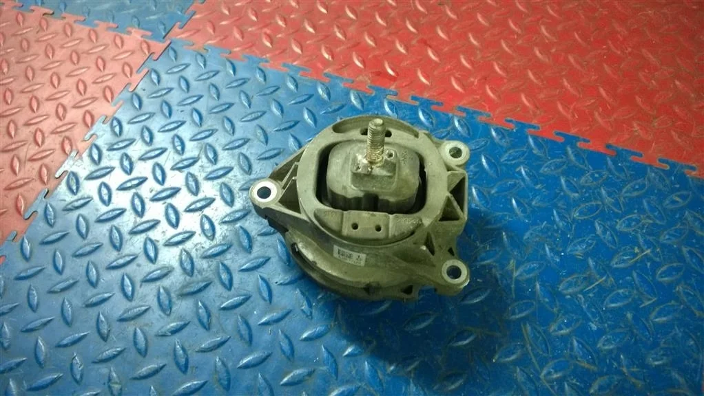 опора двигателя BMW X3 F25  N52B30A 272 лс 3.0i