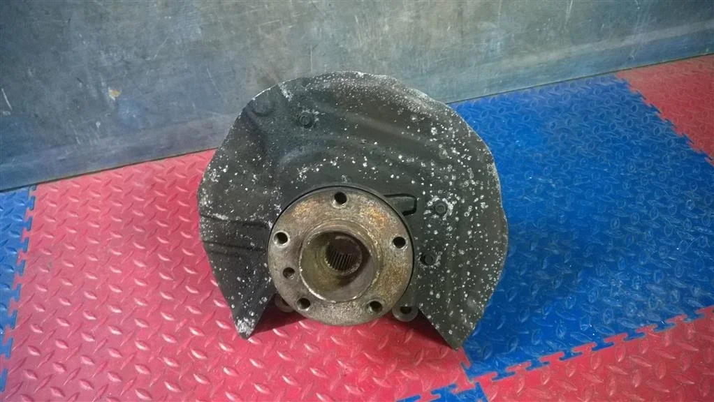 кулак поворотный BMW X3 E83  N52B30 272лс  3.0i