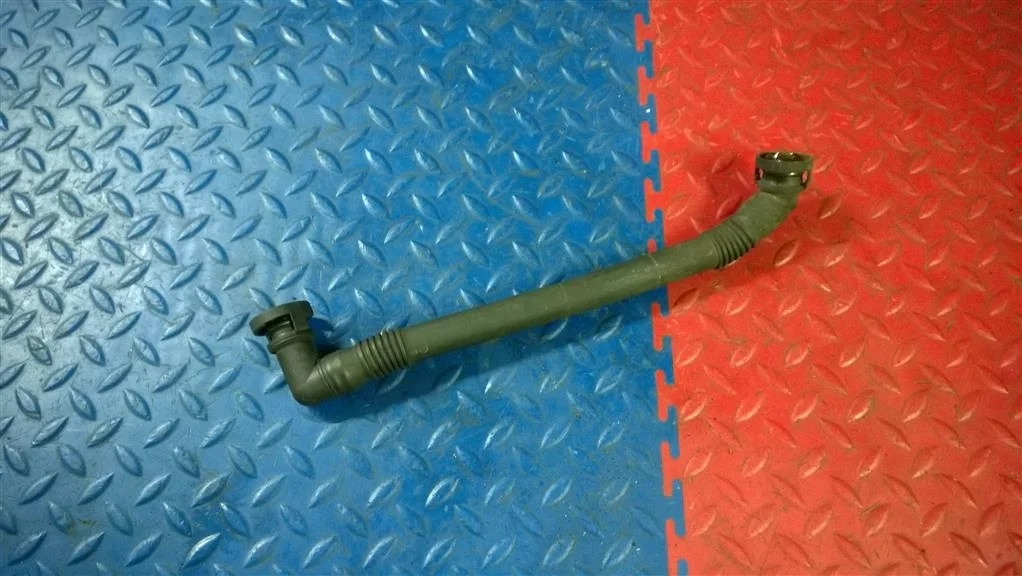 трубка картерных газов BMW X5 E53  M54B30 231 лс 3.0