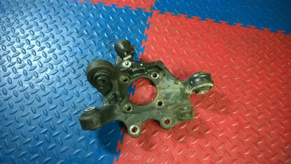 кулак поворотный BMW X3 F25  N52B30A 272 лс 3.0i