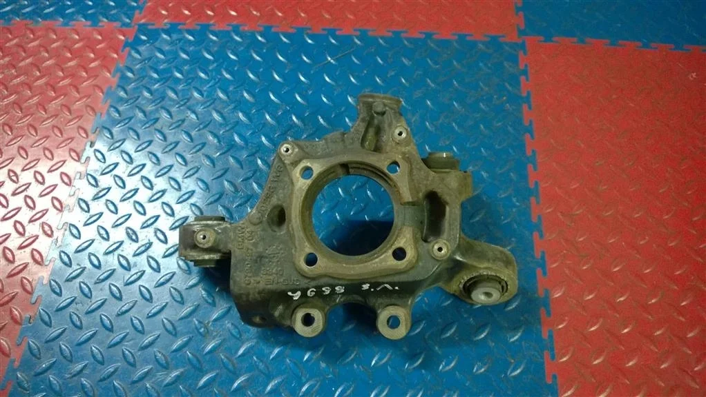 кулак поворотный BMW X3 F25  N55B30A 306 лс 3.0i