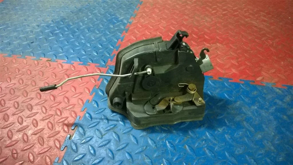 замок двери BMW X5 E53  M57/TU 218лс 3.0d