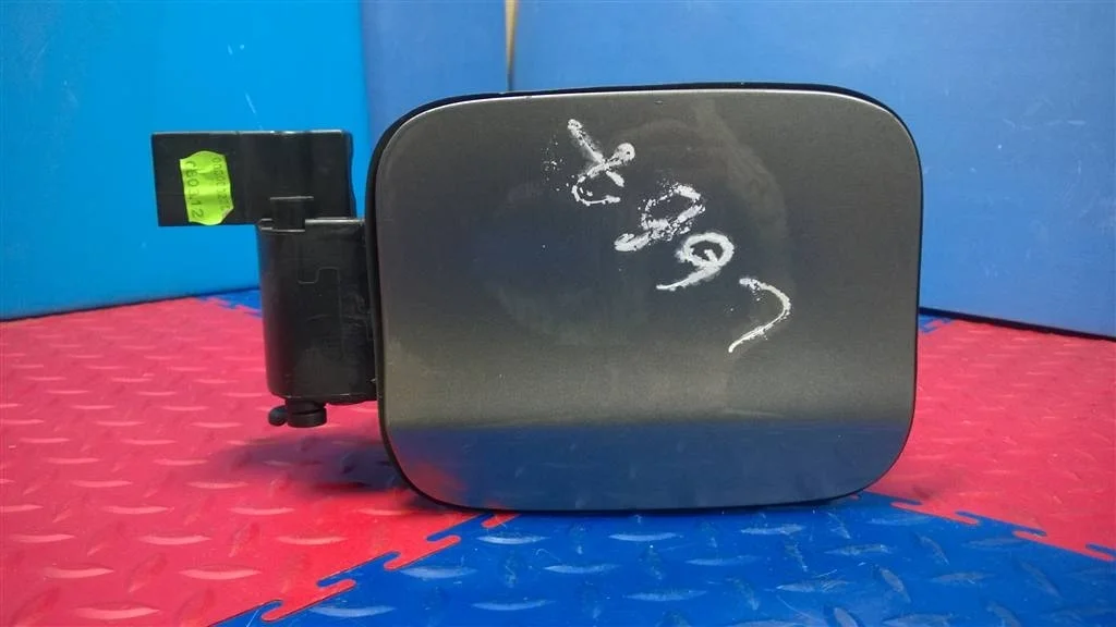 лючок бензобака BMW X1 E84  N47D20C