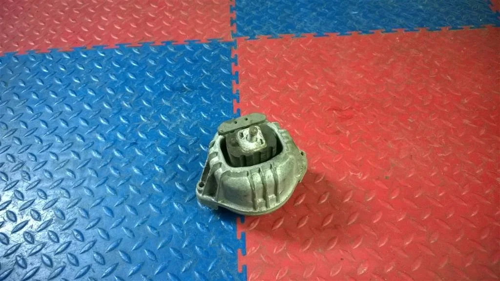 опора двигателя BMW X1 E84  N47D20C