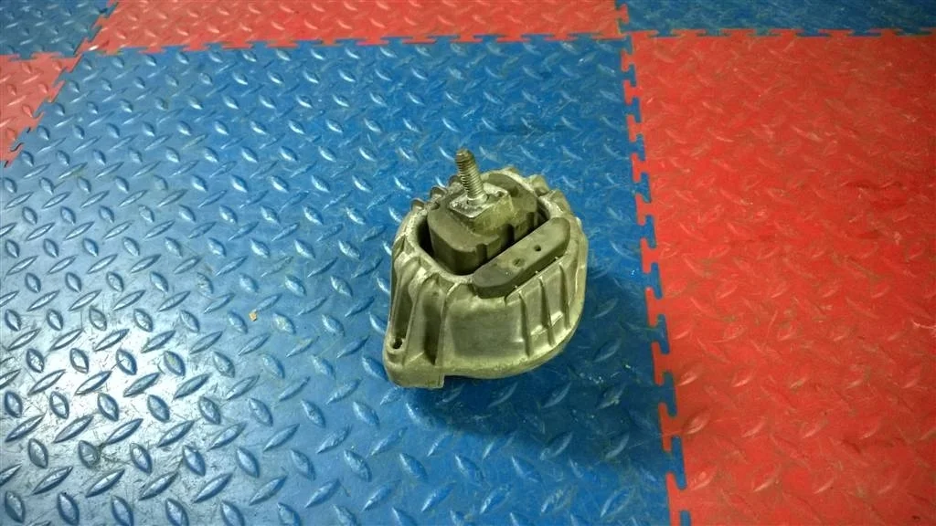 опора двигателя BMW X1 E84  N47D20C