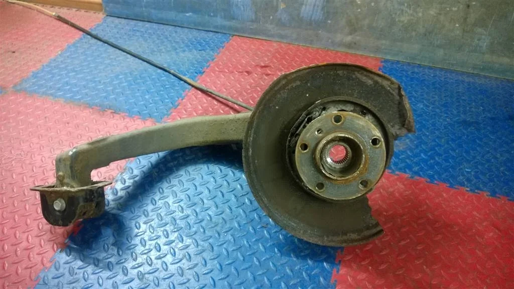 кулак поворотный BMW X3 E83  M54B30 231 лс 3.0i