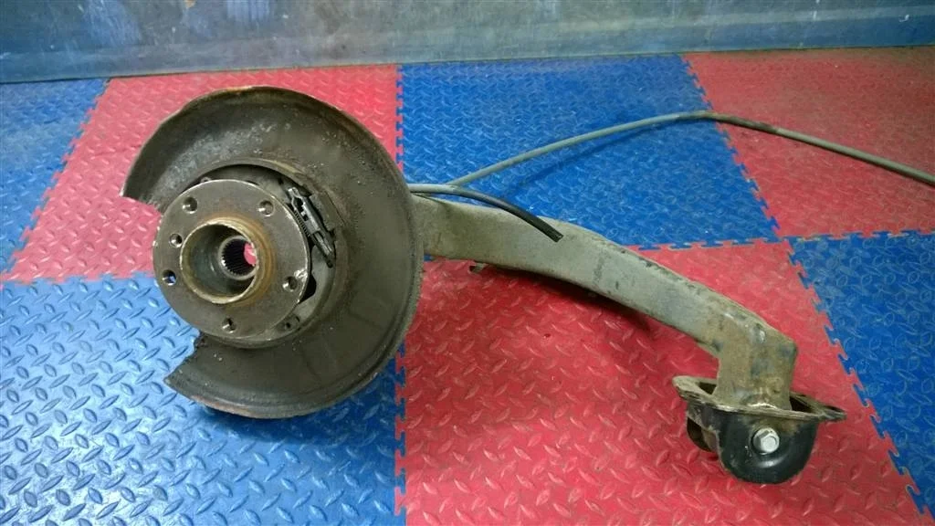 кулак поворотный BMW X3 E83  M54B30 231 лс 3.0i