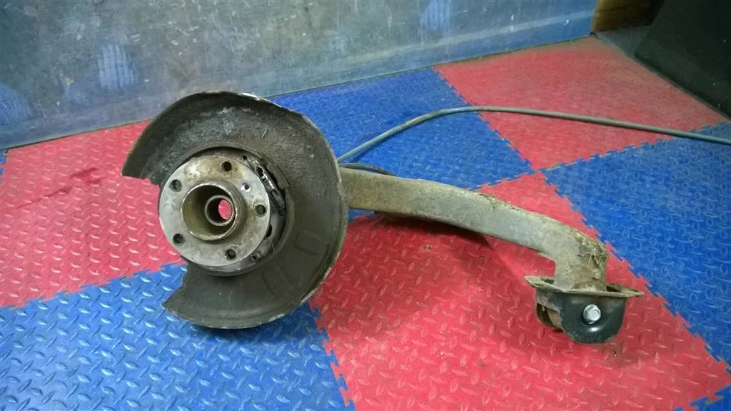 кулак поворотный BMW X3 E83  M54B30 231лс.3.0i