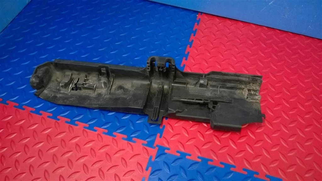 кронштейн радиатора BMW X1 E84