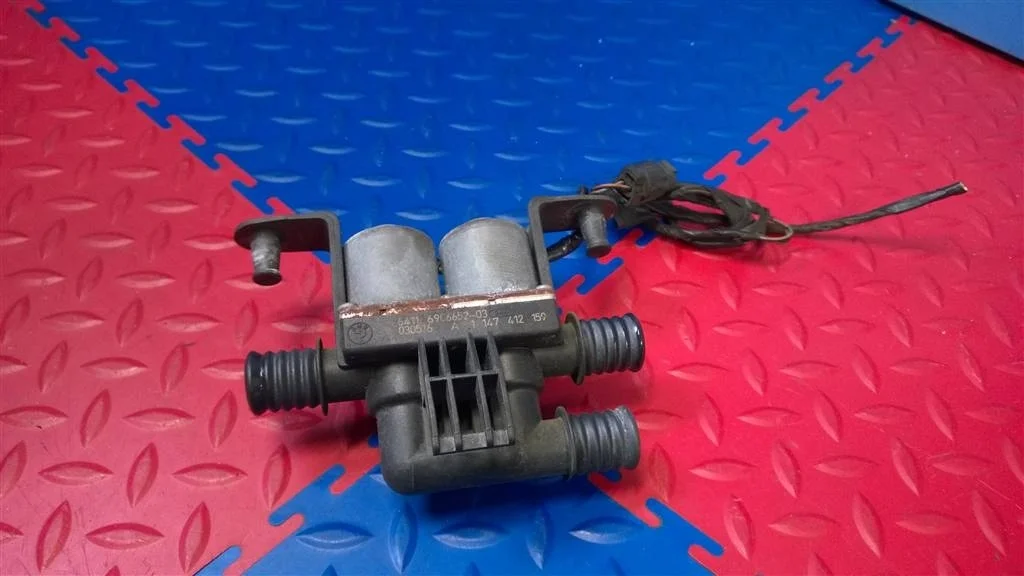 клапан отопителя BMW X5 E53  M54B30 231 лс 3.0i