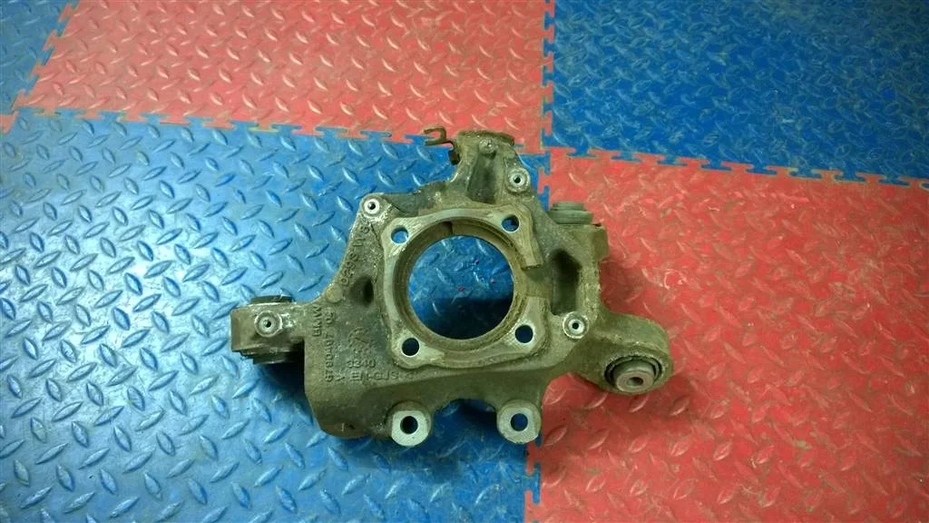 кулак поворотный BMW X3 F25  N47D20C 184 лс 2.0D