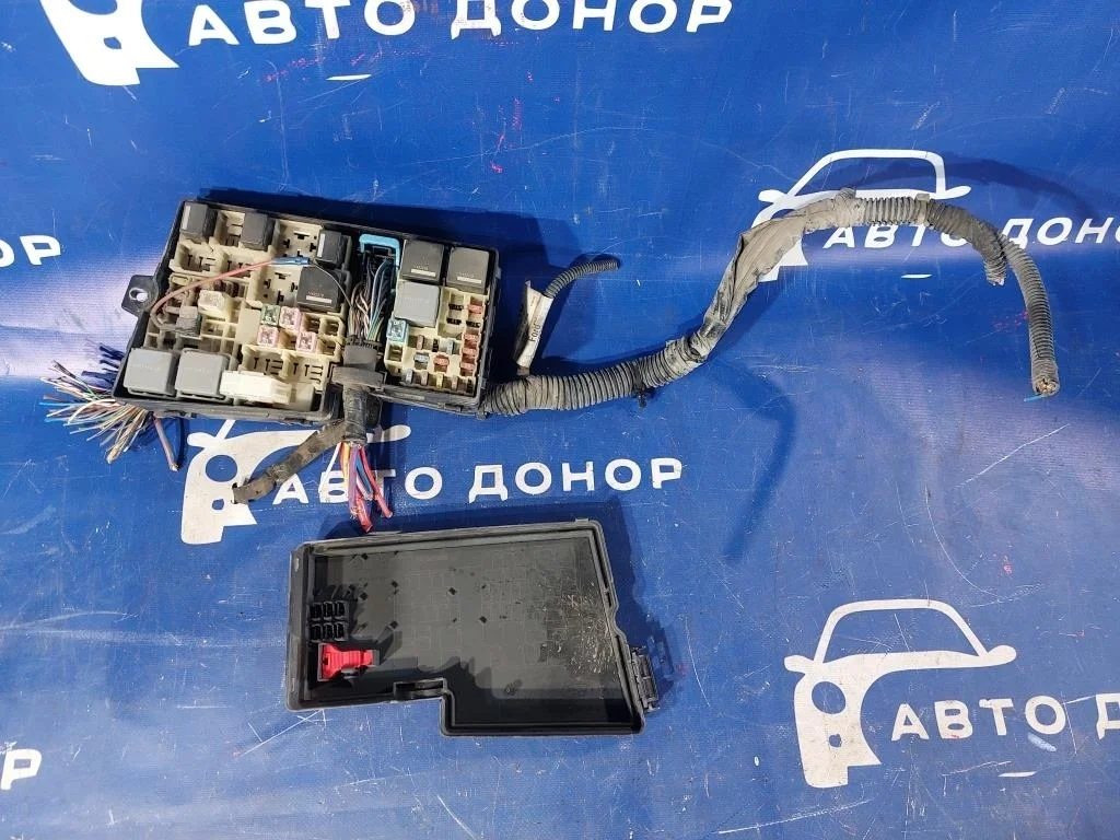 блок предохранителей FORD FOCUS CB8 IQDB