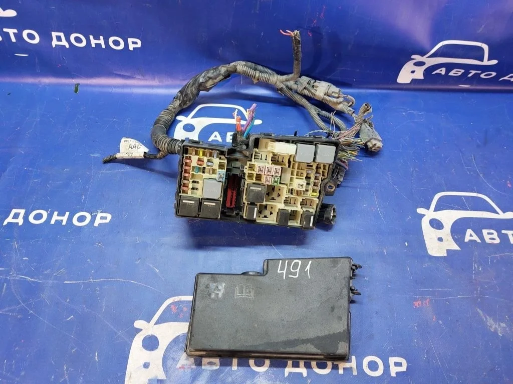 блок предохранителей FORD FOCUS CB8 IQDB
