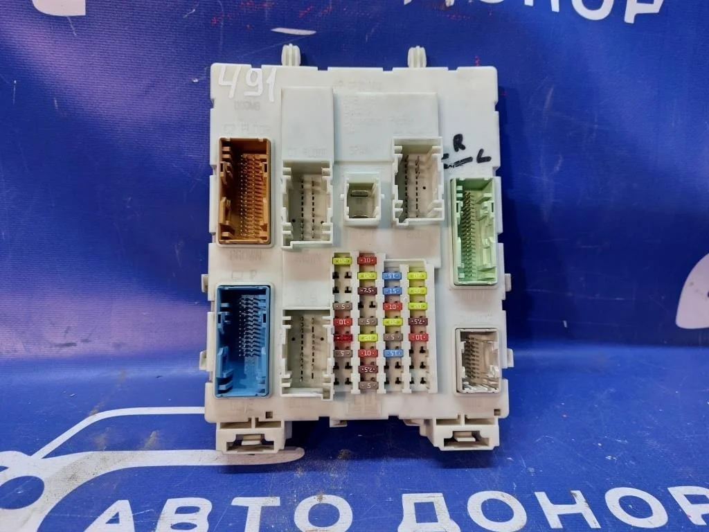 блок предохранителей FORD FOCUS CB8 IQDB