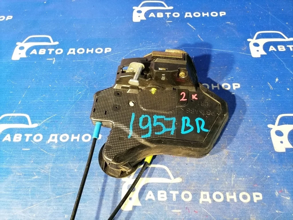 замок двери TOYOTA AVENSIS AZT250 -