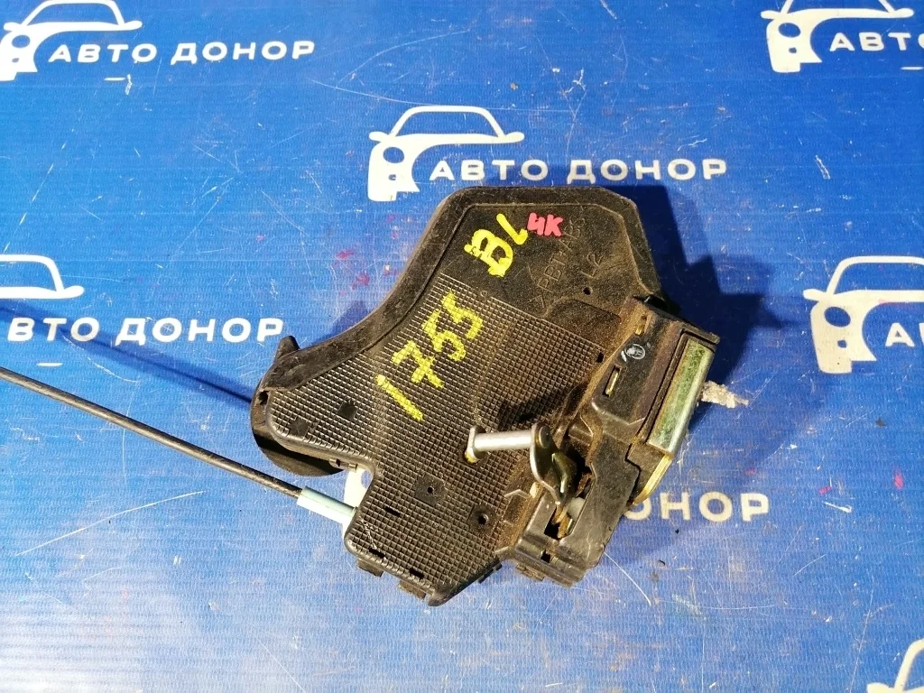 замок двери TOYOTA CAMRY ACV30 -