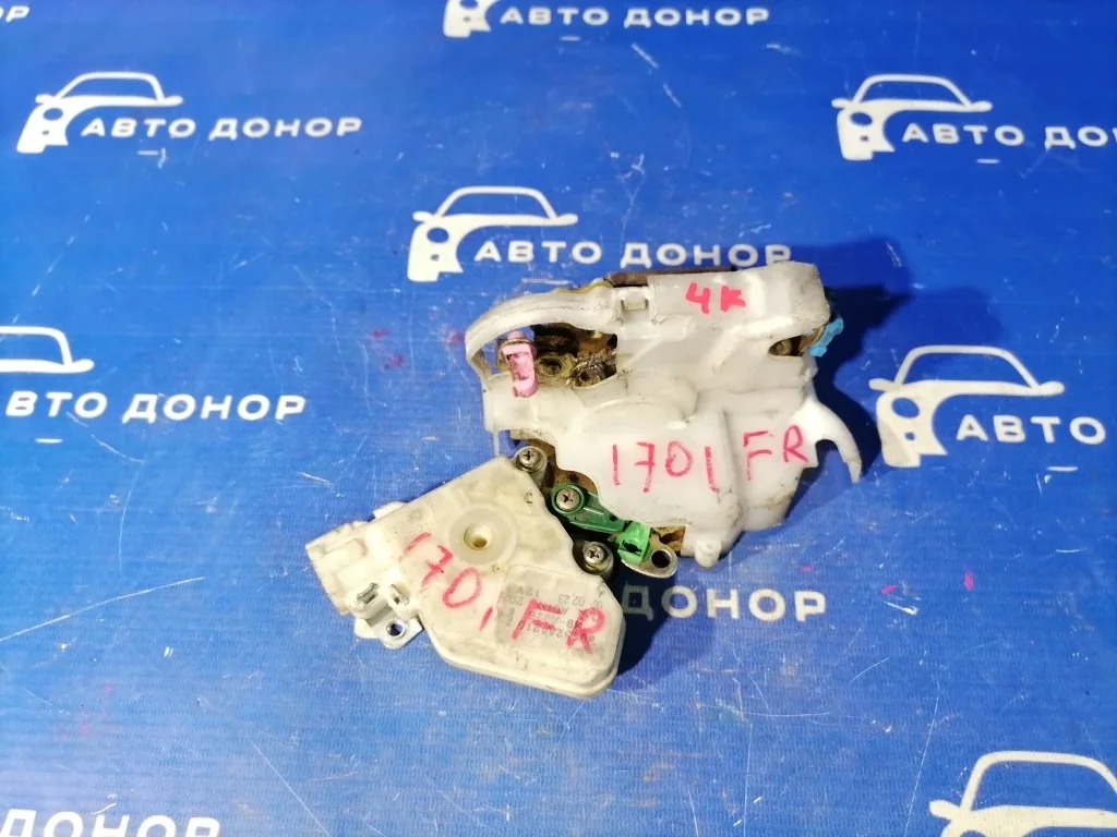 замок двери NISSAN CUBE AZ10 -