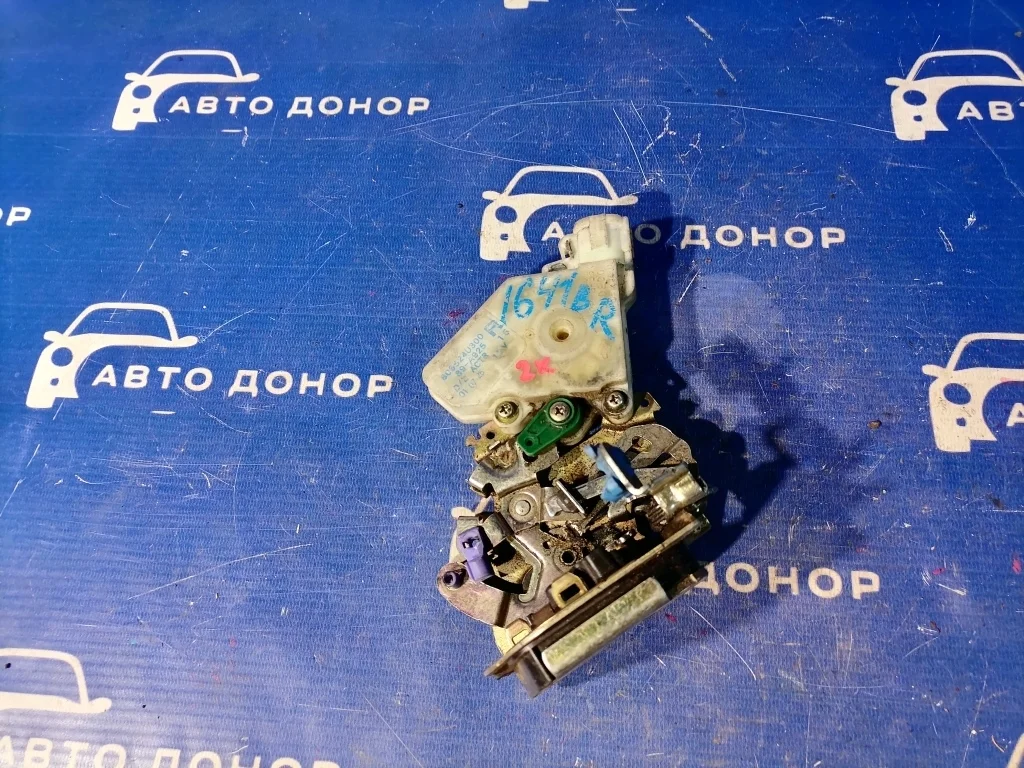 замок двери NISSAN TINO V10 QG18DE