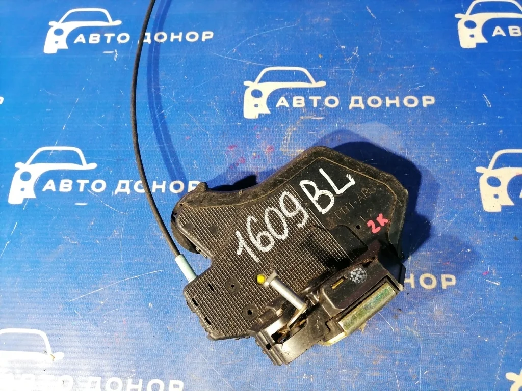замок двери TOYOTA CAMRY ACV30 -
